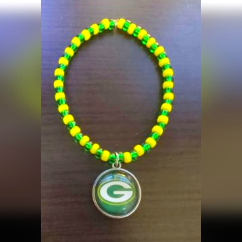 Green and Yellow Packers Beaded stretch bracelet